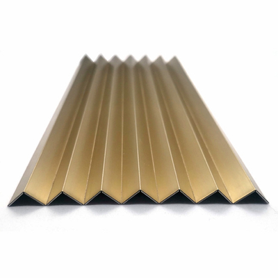 Zr Brass Color Wykończenie płytek ze stali nierdzewnej Ciągły trójkąt 90 stopni