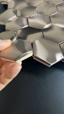 Dobra cena Sus 304 Kolorowa blacha ze stali nierdzewnej Rozmiar sześciokątny Grubość 0,8 mm w Internecie