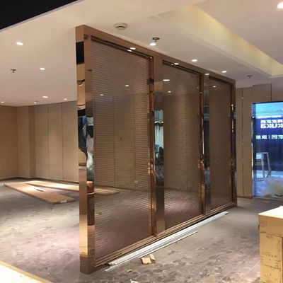 Dobra cena Niestandardowe dekoracje hotelowe i supermarkety Metalowe ściany z stali nierdzewnej i rozdzielacze pomieszczeń w Internecie