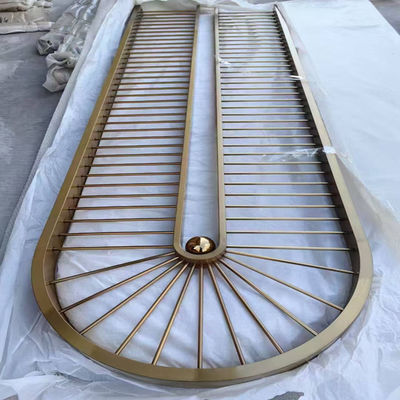 Dobra cena Brązowy kolor szczotkowane laserowe cięcie 304 stali nierdzewnej Metalowy rozdzielnik ekranu do dekoracji hoteli w Internecie