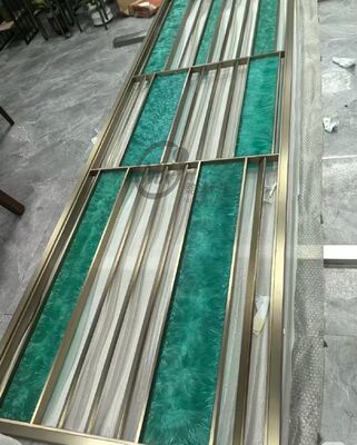 Nowoczesny podzielnik pomieszczeń z laserowego cięcia ze stali nierdzewnej z pokryciem PVD tytanu i lusterka 8k