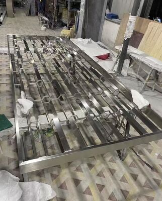 Dobra cena Podział pomieszczeń ze stali nierdzewnej z czarnym wykończeniem w Internecie